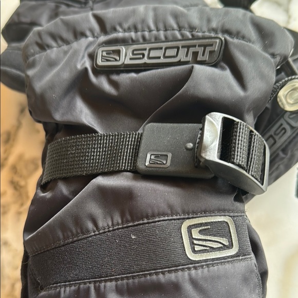 Scott Black Insulated Gloves with Adjustable Strap Women’s Medium - Picture 2 of 12